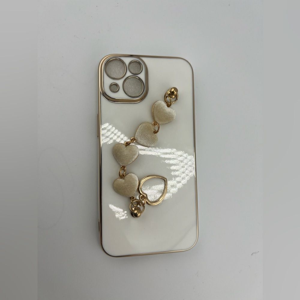 Emerald White Velvet Heart iPhone 15 Case